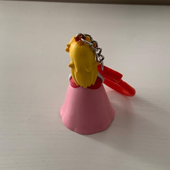 Nintendo Super Mario Princess Peach Back Pack Buddies Blind Bag Keychain Clip - Picture 2 of 3